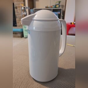 Vintage OGGI Corporation Thermal Carafe Vacuum Hot Cold Pitcher Thermos 30oz Wht